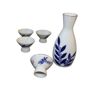 Gekkeikan Sake Set 5 Pc Gilded Porcelain Japan Blue Laurel Flowers